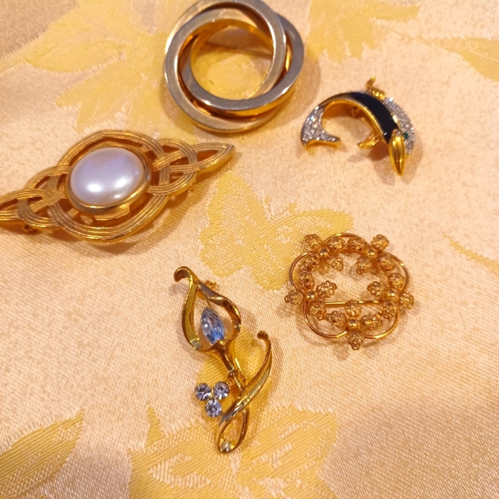 Vintage Brooches Assortment Bundle